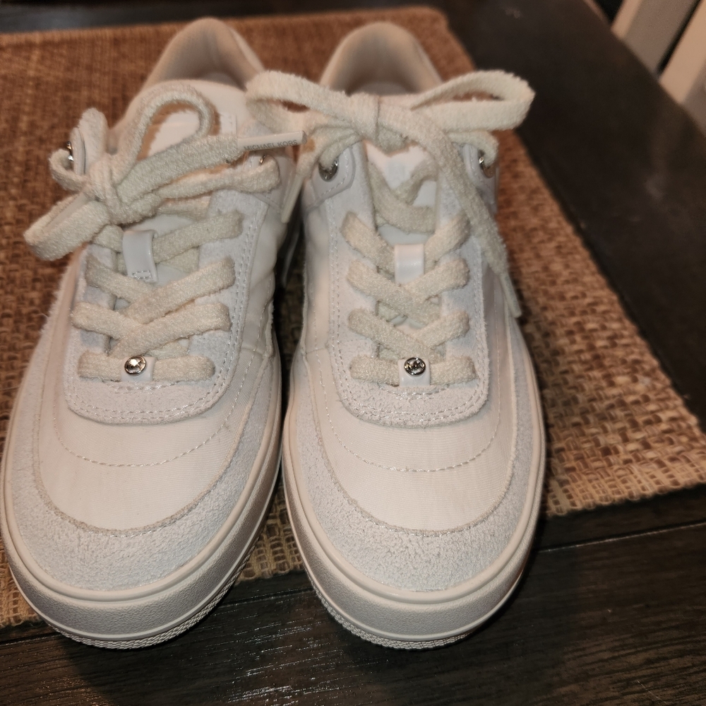 Michael korCream/white Sneakers Sz 6 New